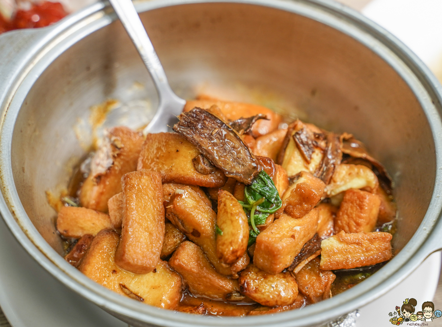 玖肆鴨霸 小琉球必吃 小琉球美食 鴨肉 熱炒 鮮味 新鮮 圓桌 聚餐 聚會 潛水客推薦