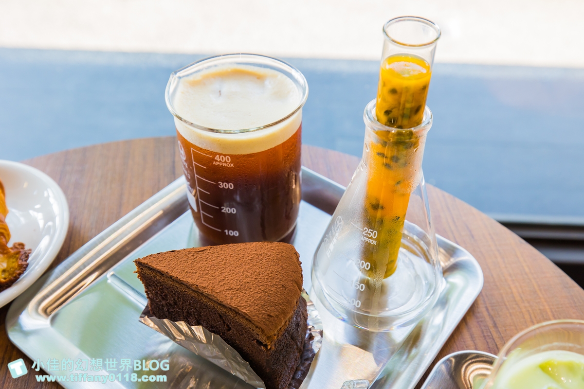 [南投景點]Feeling18 Lab烘焙研究所/實驗室風格的網美咖啡館/好吃好喝好拍/南投埔里景點推薦