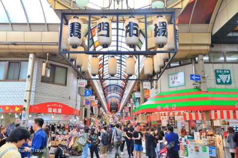 【2023大阪黑門市場】必吃美食地圖＆必買藥妝蔬果店攻略！海鮮和牛關東煮樣樣美味