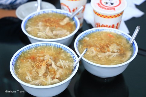 宜蘭美食｜北門蒜味肉羹(宣卡桑)60年傳承老店，蒜香十足超夠味，順吃北門綠豆沙牛乳