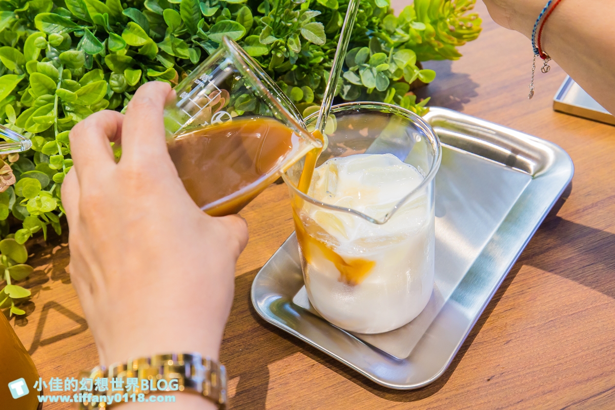 [南投景點]Feeling18 Lab烘焙研究所/實驗室風格的網美咖啡館/好吃好喝好拍/南投埔里景點推薦