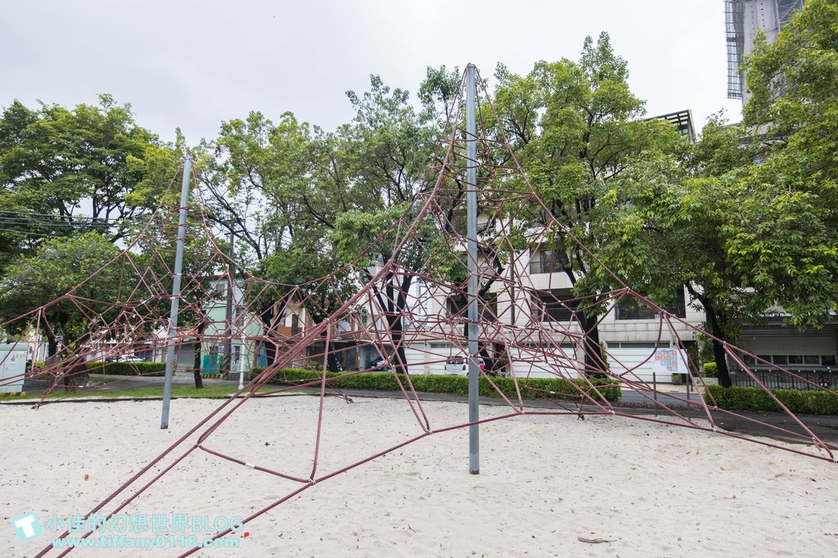 [高鐵假期]高雄兩天一夜親子小旅行/搭高鐵讓你用銅板價格入住飯店超划算的懶人玩法