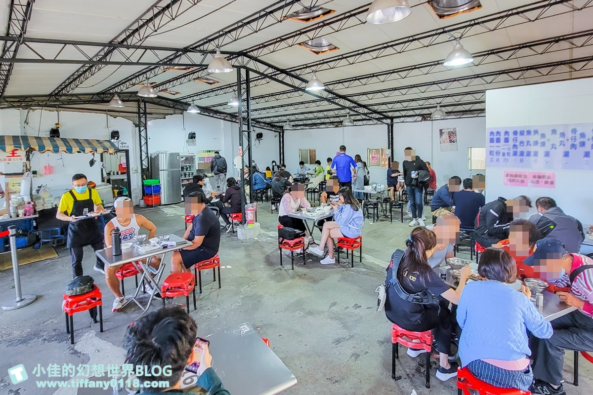 [新竹美食]鷹王肉圓(附菜單)/偏僻超大鐵皮屋裡營業超過一甲子的美味烤香腸和肉圓/新竹美食推薦