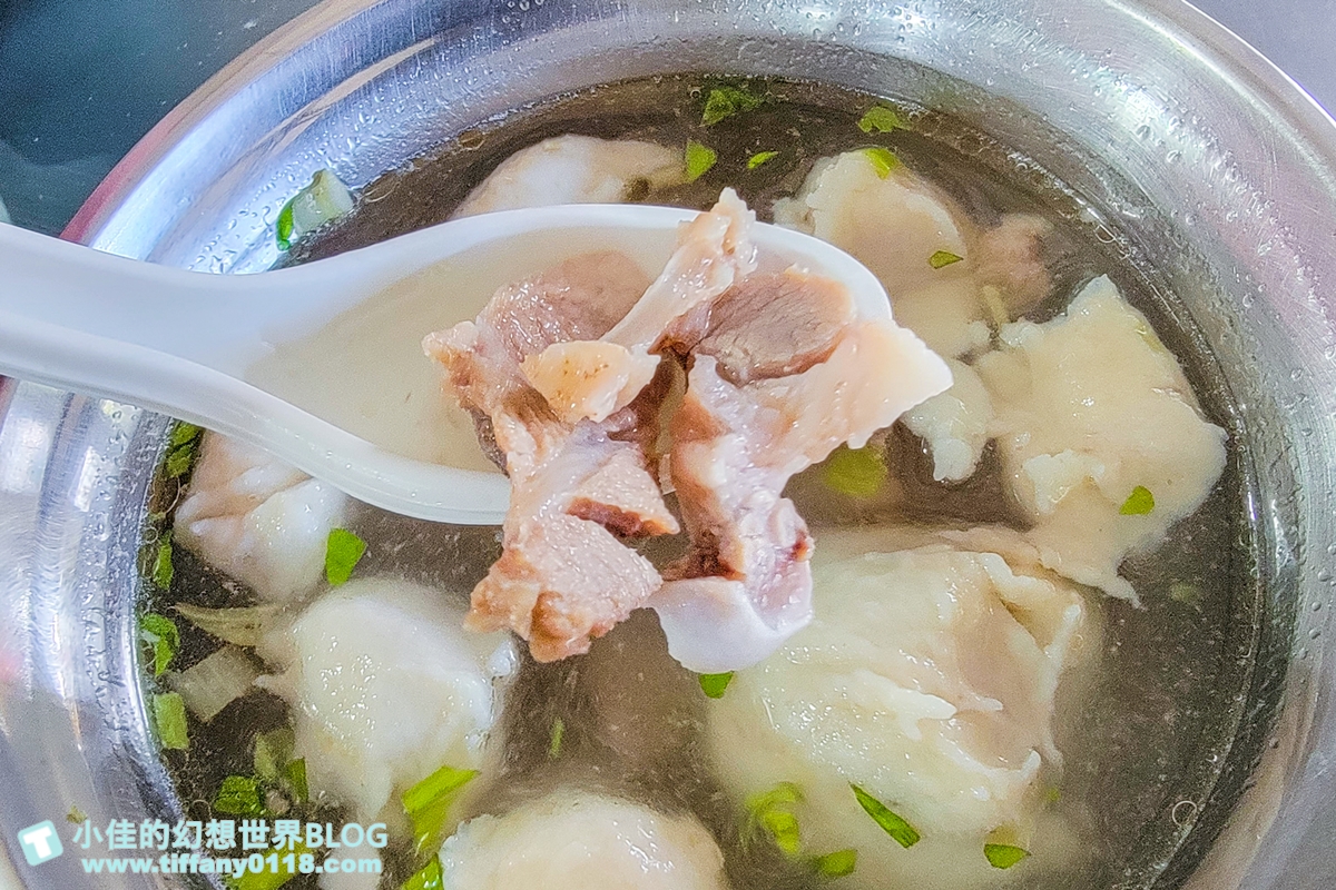 [新竹美食]鷹王肉圓(附菜單)/偏僻超大鐵皮屋裡營業超過一甲子的美味烤香腸和肉圓/新竹美食推薦