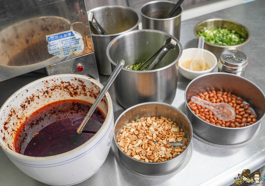 四川重慶香麻 川渝重慶小麵館 正宗 地道 廣式滷水 東港美食 全台首間 酸辣粉 紅燒 川味紅燒