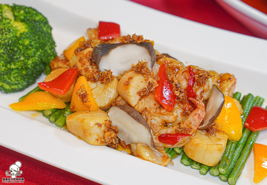 高雄烤鴨外帶 烤鴨團圓外帶餐 外帶年菜 年菜外帶 除夕 團圓 桌菜 包廂 經典 招牌 必吃 2024高雄年菜 鴨點棧