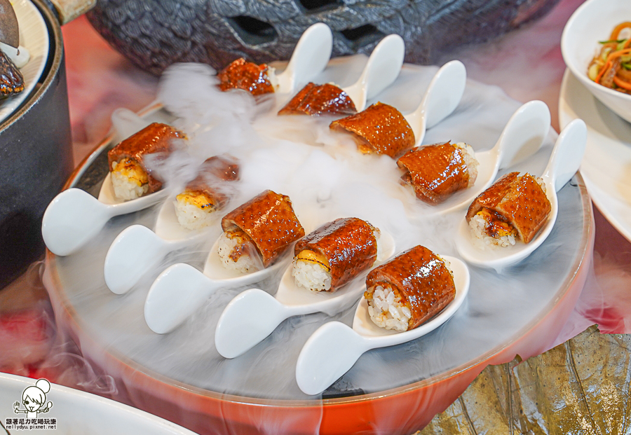 高雄烤鴨外帶 烤鴨團圓外帶餐 外帶年菜 年菜外帶 除夕 團圓 桌菜 包廂 經典 招牌 必吃 2024高雄年菜 鴨點棧