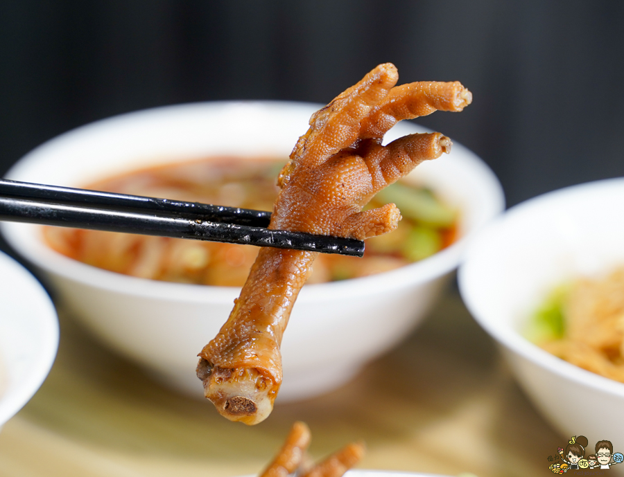 四川重慶香麻 川渝重慶小麵館 正宗 地道 廣式滷水 東港美食 全台首間 酸辣粉 紅燒 川味紅燒