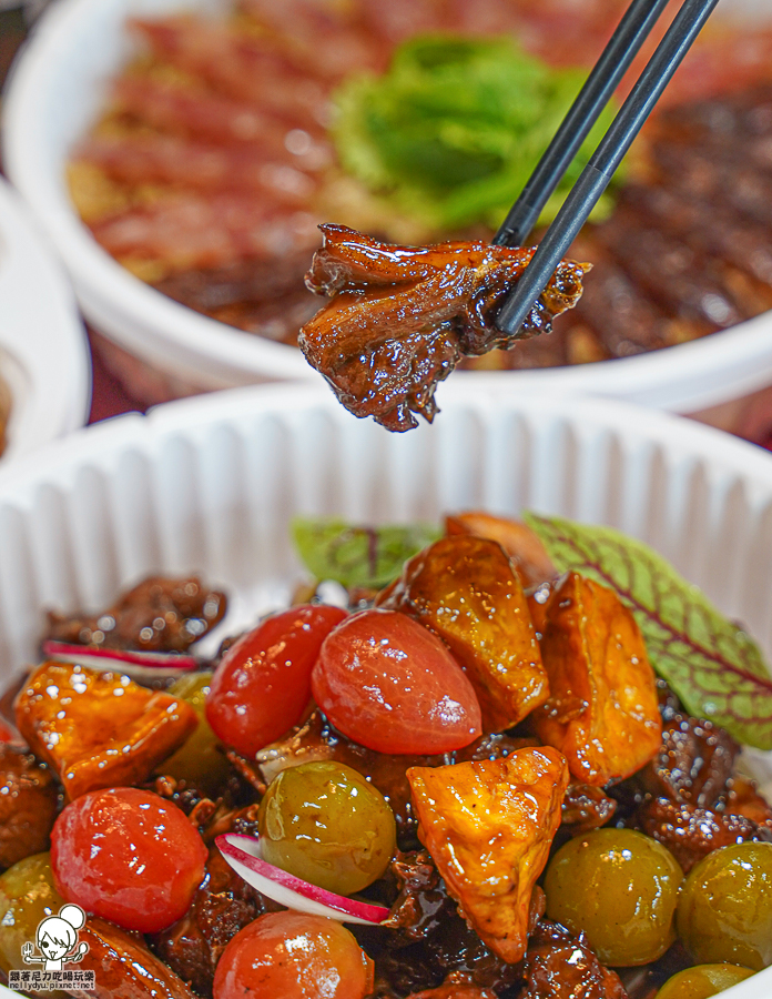 高雄烤鴨外帶 烤鴨團圓外帶餐 外帶年菜 年菜外帶 除夕 團圓 桌菜 包廂 經典 招牌 必吃 2024高雄年菜 鴨點棧