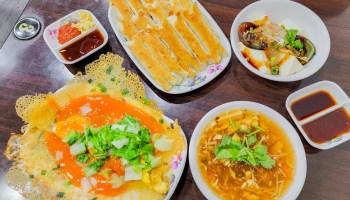 [三重美食]雲林鍋貼/獨門冰花脆皮蚵仔煎+脆皮鍋貼+爆好喝酸辣湯/店面乾淨價錢合理的三重美食推薦