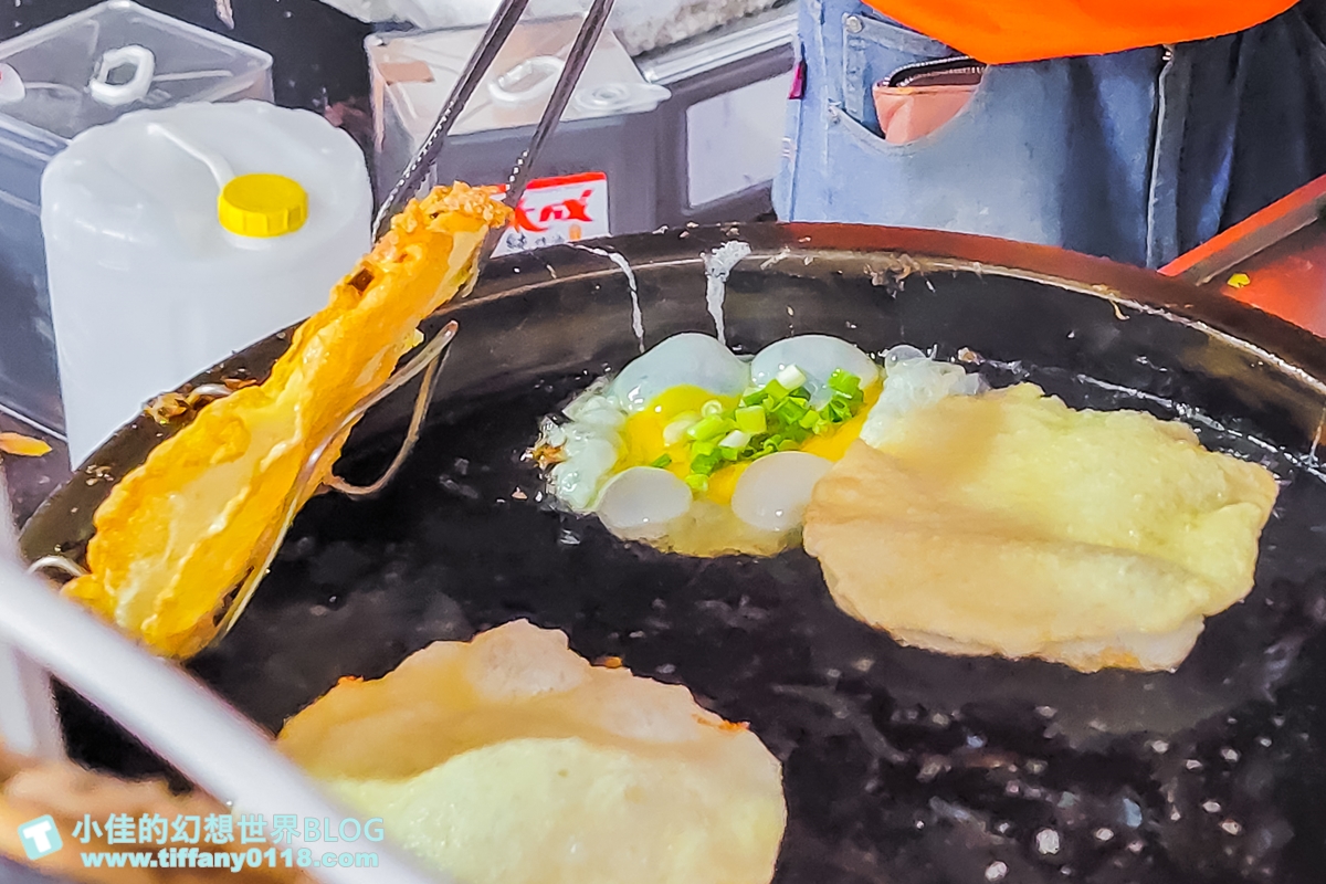 [宜蘭美食]頭城車站阿伯炸蛋蔥油餅/一週只營業三天的排隊美食/宜蘭蔥油餅推薦
