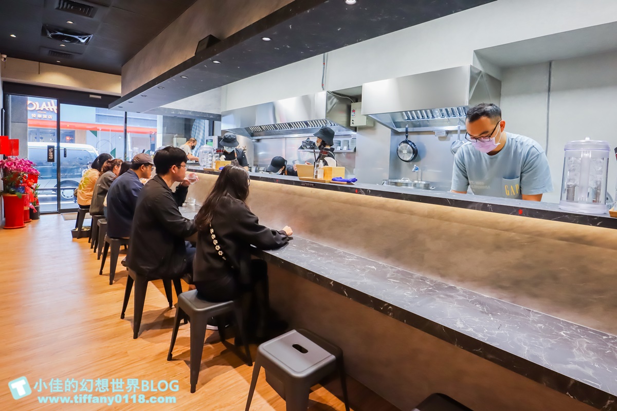 [台中美食]麵屋海鳴拉麵/蝦濃湯的人氣排隊拉麵/每日限量的海鮮類拉麵/台中拉麵推薦