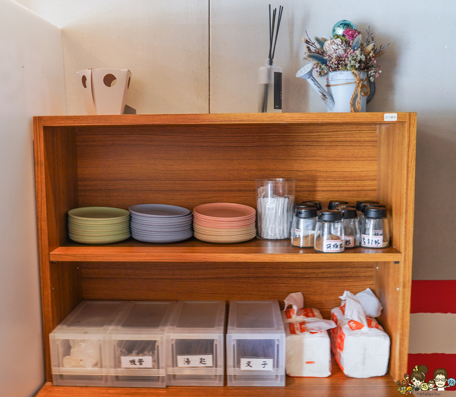 屏東美食 屏東必吃 炸雞 美式餐廳 脆皮炸雞 全雞 聚餐 美式漢堡 首選 漢堡 牛肉漢堡 獨創鐵板起司雞腿堡