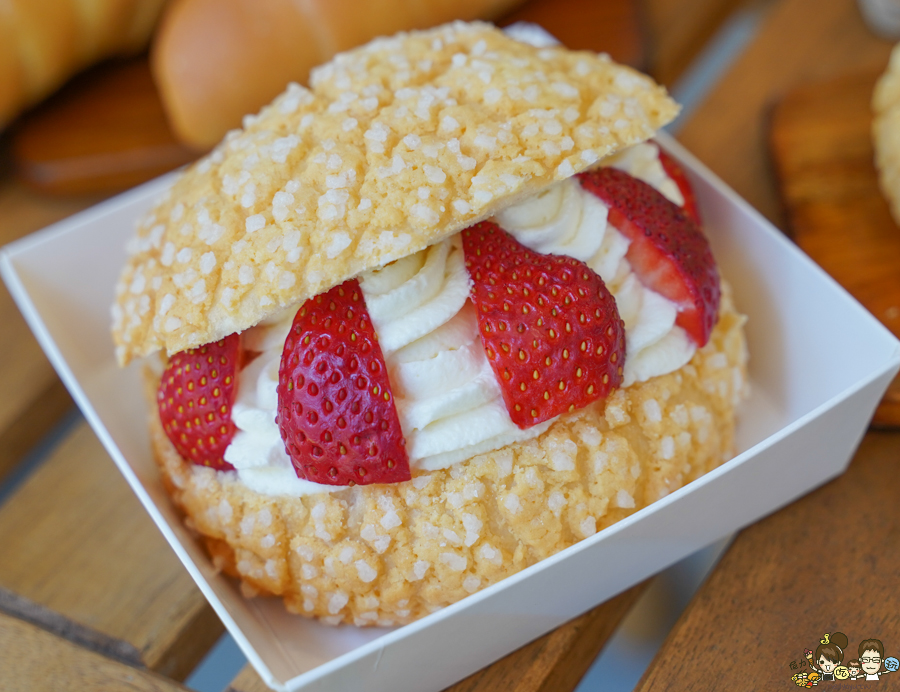 三日酵 菠蘿麵包 麵包 甜點 吐司 極光奶油 好吃 麵包 高雄伴手禮 咖啡館 麵包甜點咖啡 在地 新鮮出爐