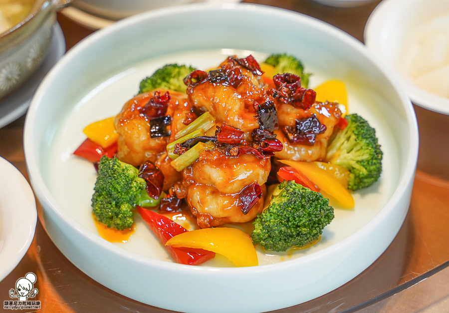 韻藏中餐廳 國賓 主廚 好吃 細膩 包廂 必吃 中餐廳 川味 川菜 浙江 港點 蒸籠 片鴨 烤鴨 杏仁 煲湯