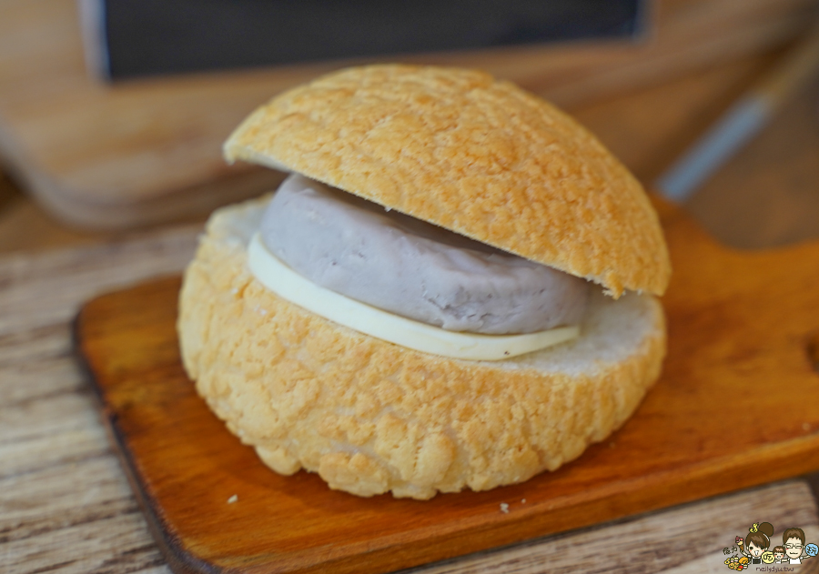 三日酵 菠蘿麵包 麵包 甜點 吐司 極光奶油 好吃 麵包 高雄伴手禮 咖啡館 麵包甜點咖啡 在地 新鮮出爐