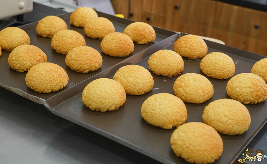 三日酵 菠蘿麵包 麵包 甜點 吐司 極光奶油 好吃 麵包 高雄伴手禮 咖啡館 麵包甜點咖啡 在地 新鮮出爐