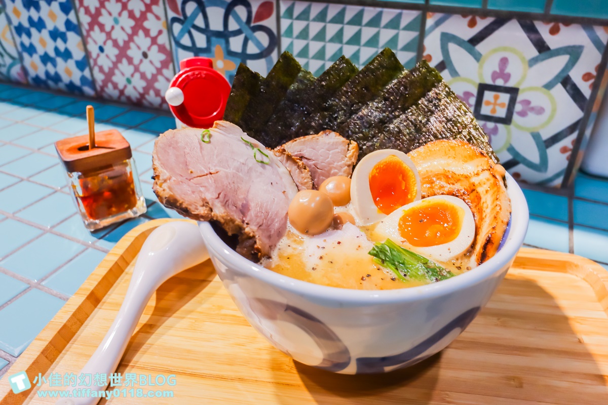 [台中美食]山下公園拉麵/排隊一小時才能吃到的台中拉麵/免費加飯加麵/第六市場美食推薦