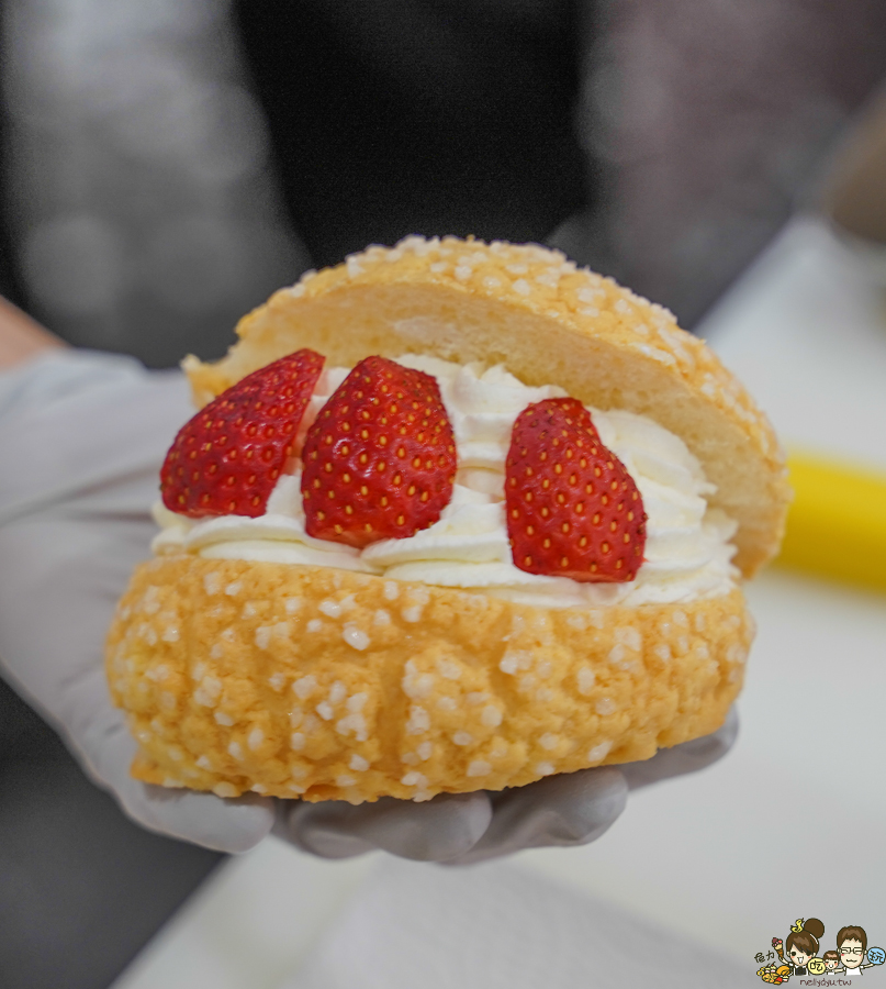 三日酵 菠蘿麵包 麵包 甜點 吐司 極光奶油 好吃 麵包 高雄伴手禮 咖啡館 麵包甜點咖啡 在地 新鮮出爐