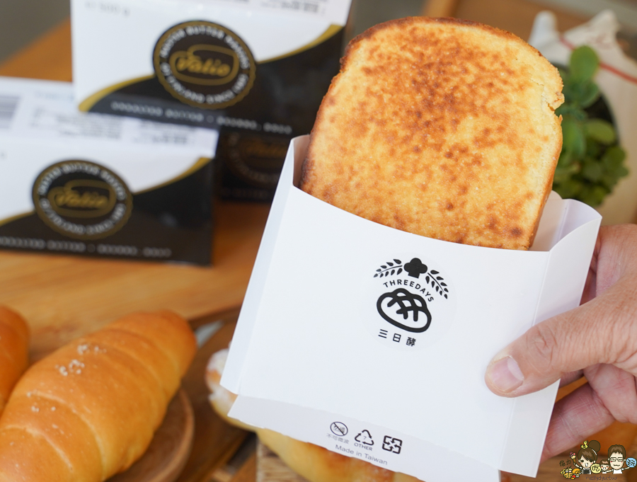 三日酵 菠蘿麵包 麵包 甜點 吐司 極光奶油 好吃 麵包 高雄伴手禮 咖啡館 麵包甜點咖啡 在地 新鮮出爐