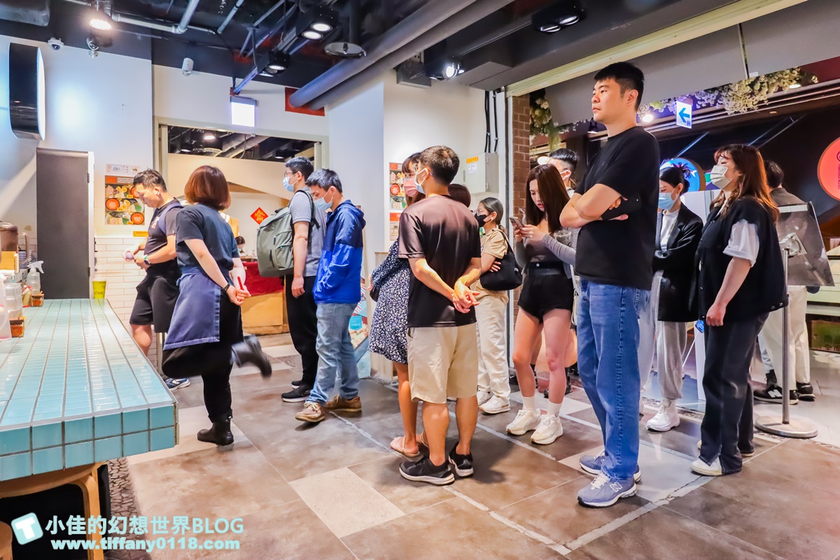 [台中美食]山下公園拉麵/排隊一小時才能吃到的台中拉麵/免費加飯加麵/第六市場美食推薦