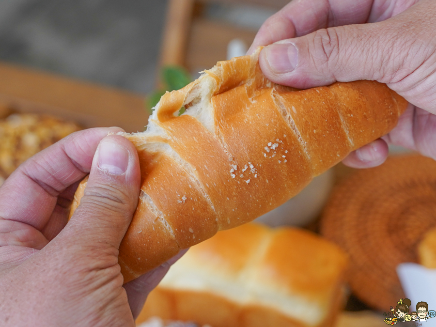 三日酵 菠蘿麵包 麵包 甜點 吐司 極光奶油 好吃 麵包 高雄伴手禮 咖啡館 麵包甜點咖啡 在地 新鮮出爐