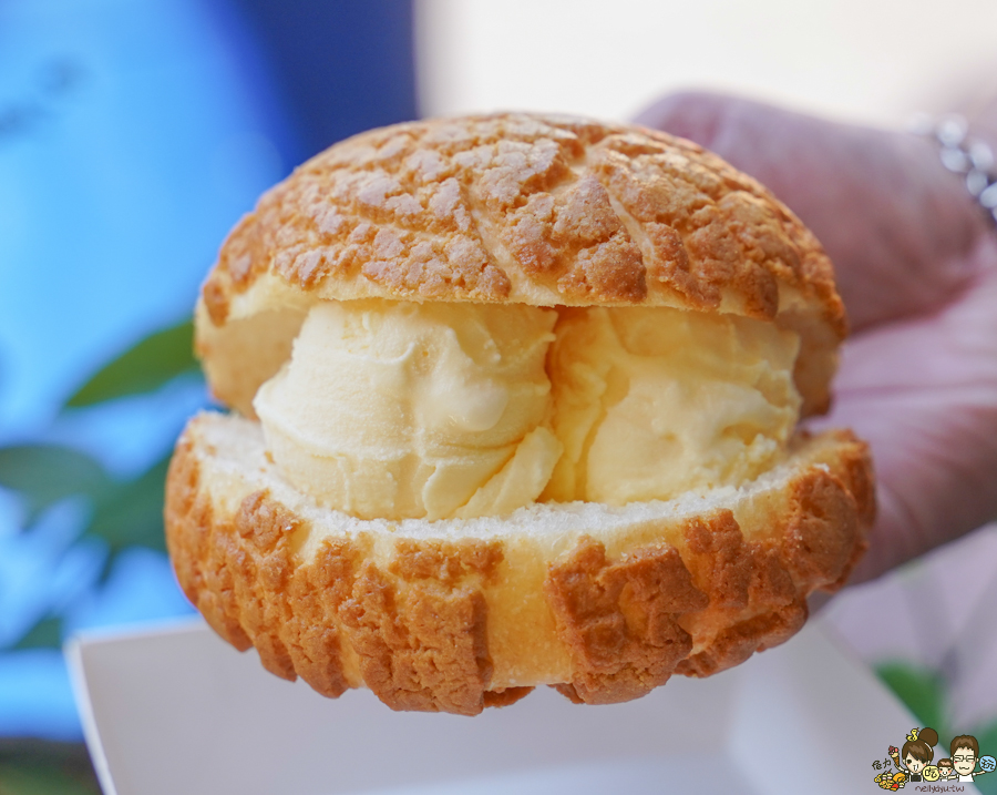 三日酵 菠蘿麵包 麵包 甜點 吐司 極光奶油 好吃 麵包 高雄伴手禮 咖啡館 麵包甜點咖啡 在地 新鮮出爐