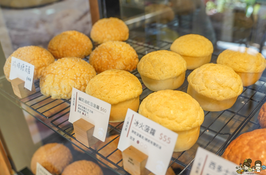 三日酵 菠蘿麵包 麵包 甜點 吐司 極光奶油 好吃 麵包 高雄伴手禮 咖啡館 麵包甜點咖啡 在地 新鮮出爐