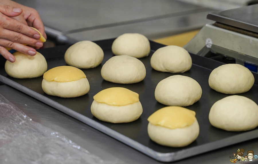 三日酵 菠蘿麵包 麵包 甜點 吐司 極光奶油 好吃 麵包 高雄伴手禮 咖啡館 麵包甜點咖啡 在地 新鮮出爐