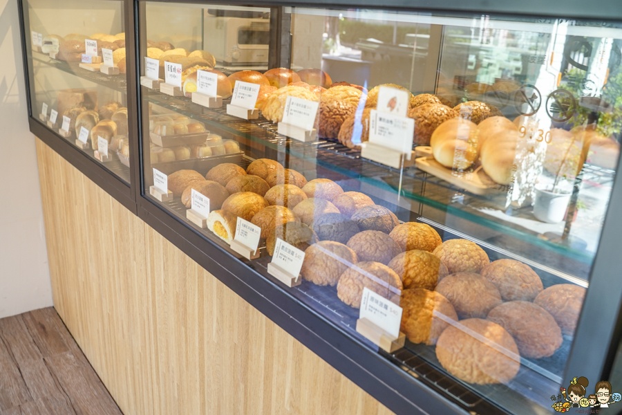 三日酵 菠蘿麵包 麵包 甜點 吐司 極光奶油 好吃 麵包 高雄伴手禮 咖啡館 麵包甜點咖啡 在地 新鮮出爐