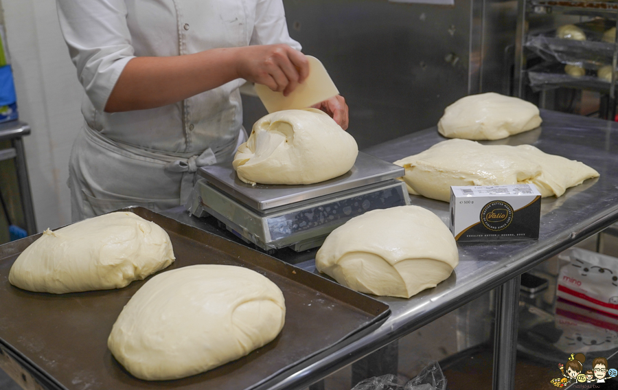 三日酵 菠蘿麵包 麵包 甜點 吐司 極光奶油 好吃 麵包 高雄伴手禮 咖啡館 麵包甜點咖啡 在地 新鮮出爐