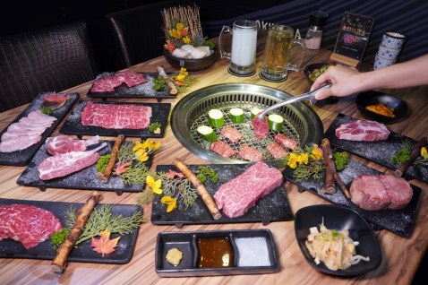 新竹美食│大股熟成燒肉專門新竹竹北店。專人桌邊代烤和牛饗宴‧日本清酒自動販賣機‧好吃又好玩！