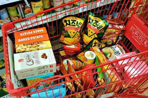 【韓國必買攻略】首爾釜山樂天超市必買戰利品推薦，零食泡麵韓星代言商品