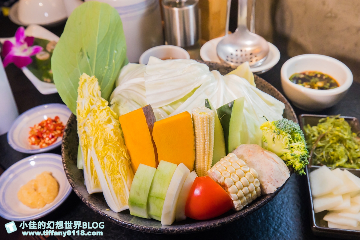 本鼎堂台式漢方麻辣鍋/結合中藥材入湯的麻辣鍋/老宅復古環境+每日限定湯頭選擇+小菜吃到飽/台北火鍋推薦