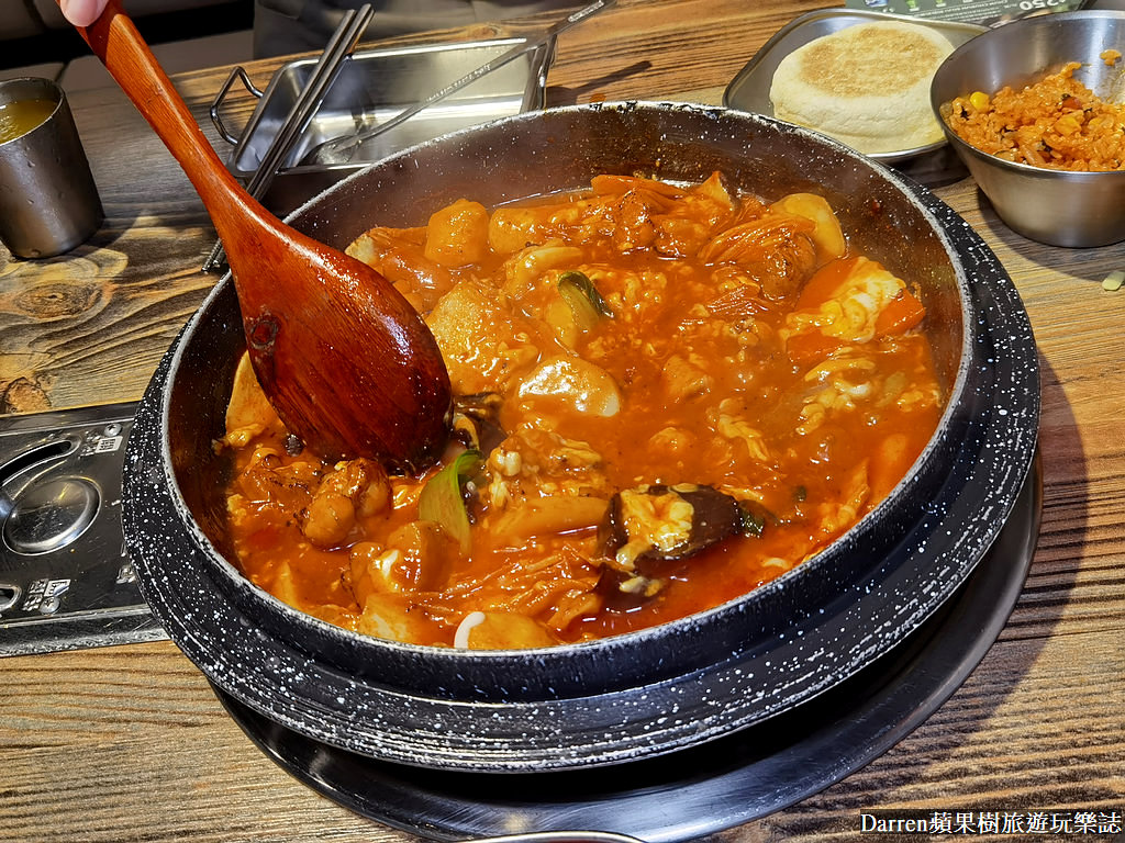 甩鍋雞西門店,甩鍋雞價格,甩鍋雞的菜單,甩鍋雞訂位,西門町吃到飽,西門吃到飽便宜,西門吃到飽火鍋,西門町吃到飽推薦,西門町火鍋吃到飽平價,西門町火鍋吃到飽推薦,韓式炒雞,西門韓式料理