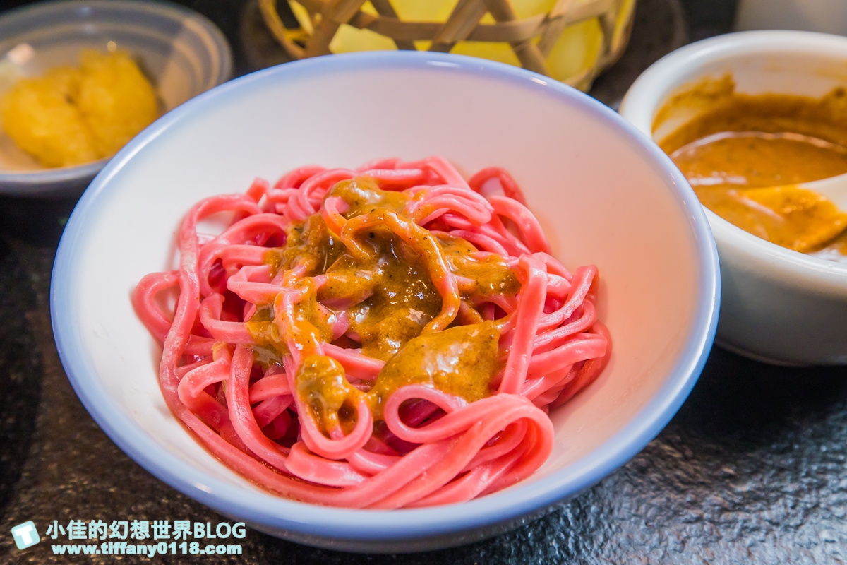 本鼎堂台式漢方麻辣鍋/結合中藥材入湯的麻辣鍋/老宅復古環境+每日限定湯頭選擇+小菜吃到飽/台北火鍋推薦