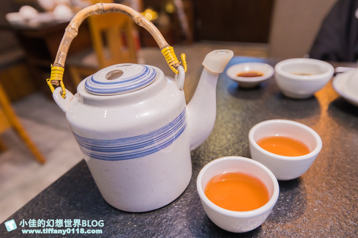 本鼎堂台式漢方麻辣鍋/結合中藥材入湯的麻辣鍋/老宅復古環境+每日限定湯頭選擇+小菜吃到飽/台北火鍋推薦