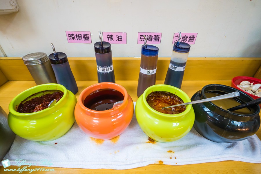 [西門町美食]萬年大樓老山東牛肉家常麵店/米其林必比登推薦70年老店/大推小菜跟水餃好吃