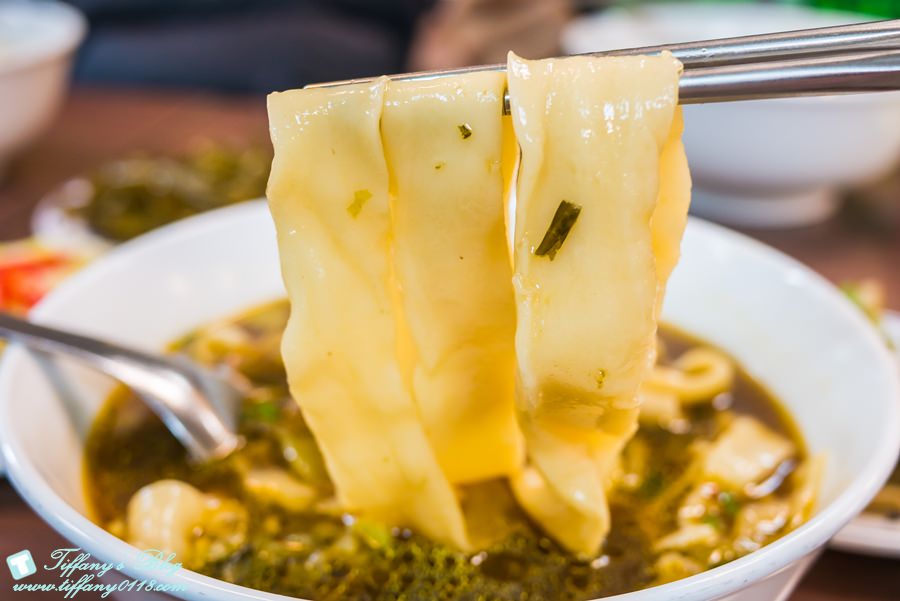 [西門町美食]萬年大樓老山東牛肉家常麵店/米其林必比登推薦70年老店/大推小菜跟水餃好吃