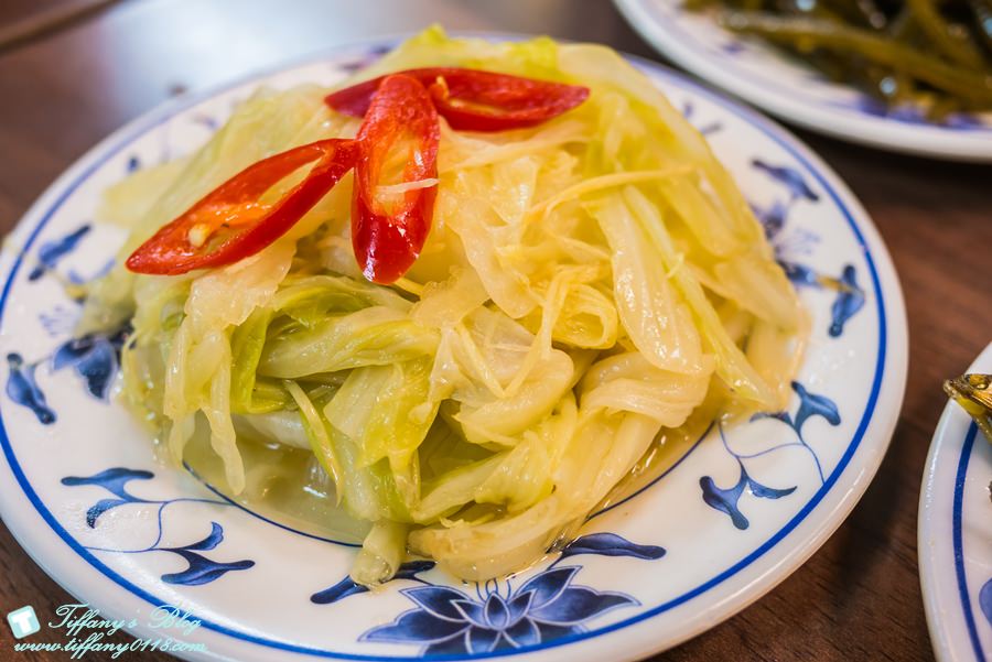 [西門町美食]萬年大樓老山東牛肉家常麵店/米其林必比登推薦70年老店/大推小菜跟水餃好吃