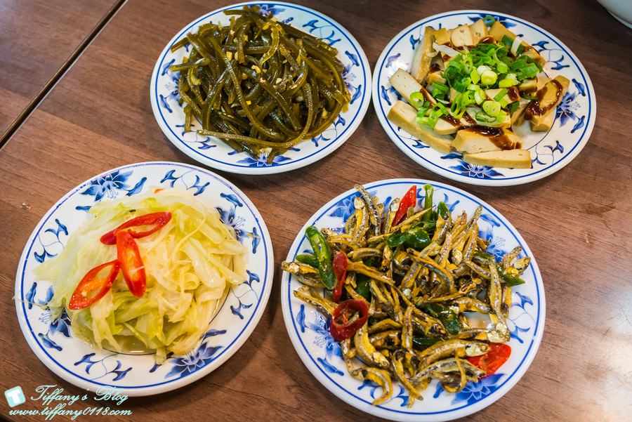 [西門町美食]萬年大樓老山東牛肉家常麵店/米其林必比登推薦70年老店/大推小菜跟水餃好吃