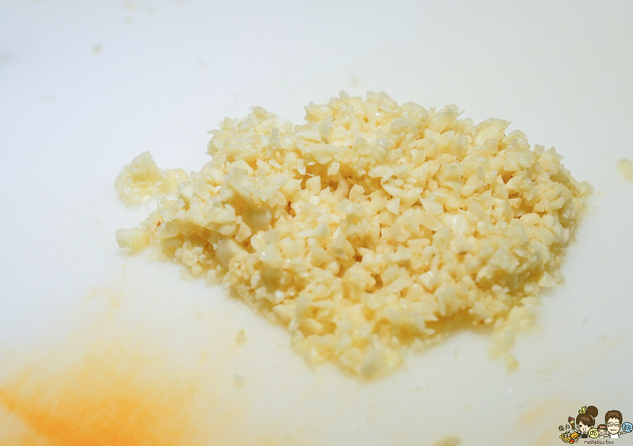 大佬嗶 自強夜市 排隊名店 網紅推薦 爆蒜料理 爆蒜雞翅尖 爆蒜膝脆骨 爆蒜三角骨 夜市美食 、夜市小吃 、夜市必吃 瑞豐必吃