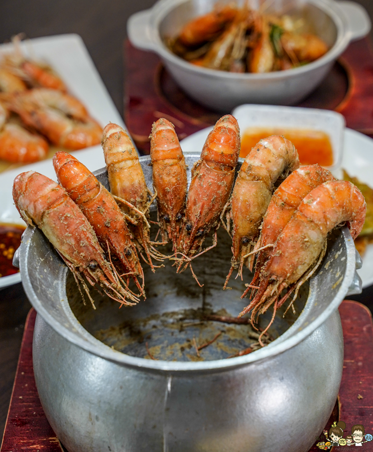 水明蝦 活蝦料理 台菜 高雄 泰國蝦 高雄美食 海鮮 敲敲魚 鹽焗 胡椒蝦 聚餐 聚會