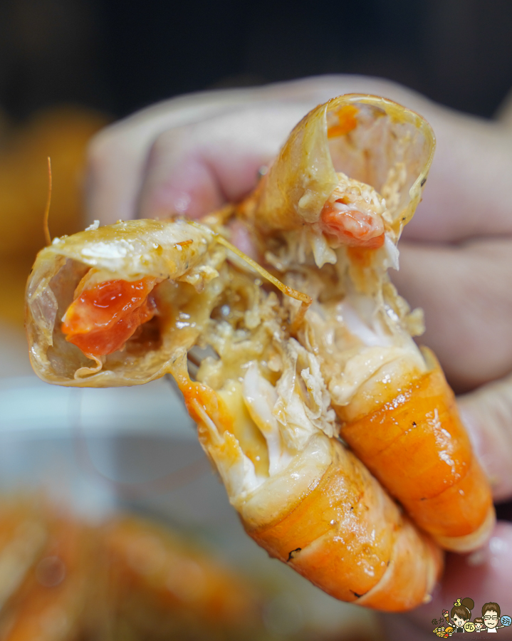 水明蝦 活蝦料理 台菜 高雄 泰國蝦 高雄美食 海鮮 敲敲魚 鹽焗 胡椒蝦 聚餐 聚會