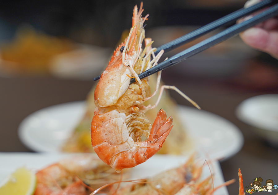 水明蝦 活蝦料理 台菜 高雄 泰國蝦 高雄美食 海鮮 敲敲魚 鹽焗 胡椒蝦 聚餐 聚會