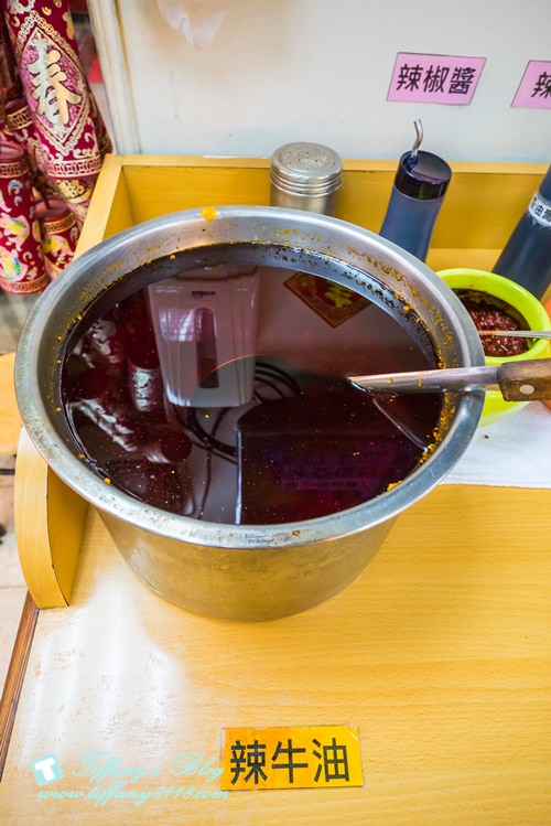 [西門町美食]萬年大樓老山東牛肉家常麵店/米其林必比登推薦70年老店/大推小菜跟水餃好吃