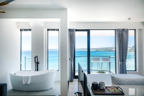 【墾丁住宿】日和灣居：南灣海灘民宿Google千則評價幾乎零負評，被陽光海景美醒