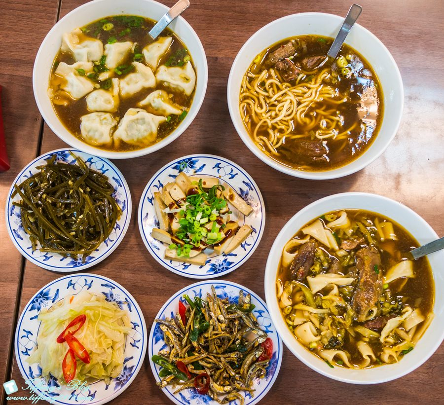 [西門町美食]萬年大樓老山東牛肉家常麵店/米其林必比登推薦70年老店/大推小菜跟水餃好吃
