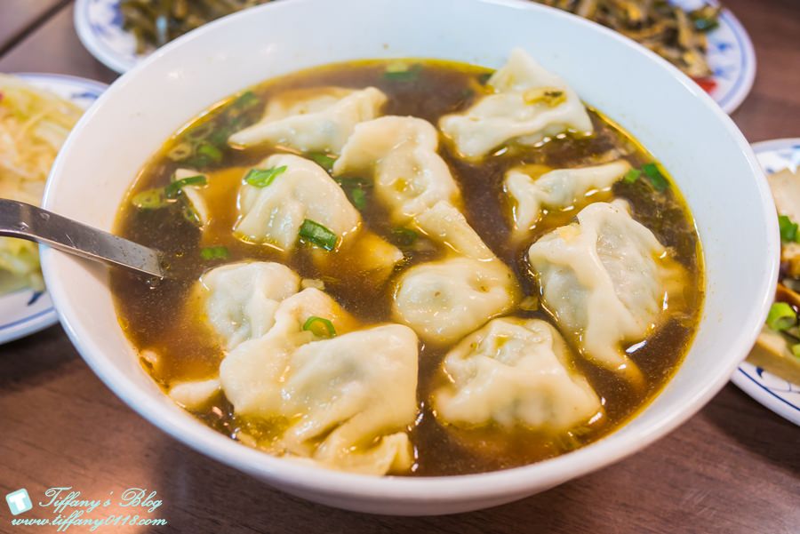 [西門町美食]萬年大樓老山東牛肉家常麵店/米其林必比登推薦70年老店/大推小菜跟水餃好吃