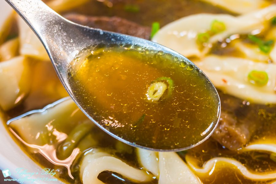 [西門町美食]萬年大樓老山東牛肉家常麵店/米其林必比登推薦70年老店/大推小菜跟水餃好吃